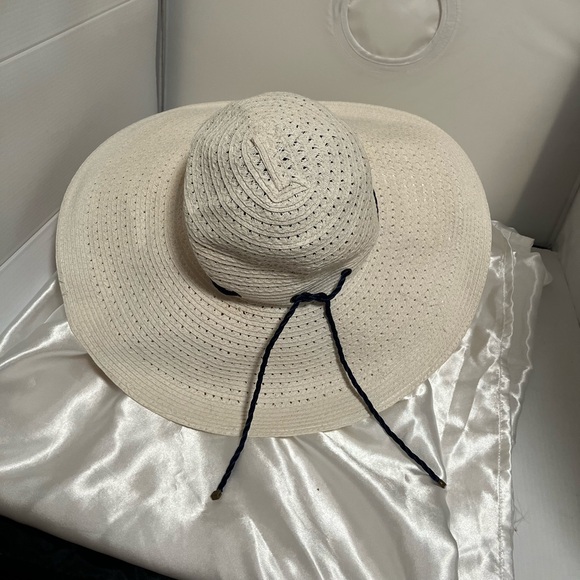Ralph Lauren Cream Sun Hat - Picture 4 of 12